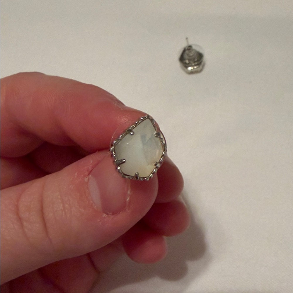 Kendra Scott Tessa silver and ivory mother of pearl Stud Earrings - Picture 2 of 5